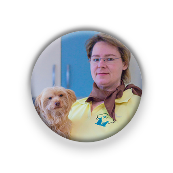 Tierärztin Sabine Krupke mit Hund